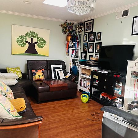 Costa Mesa Homestay - Private Rooms With 2 Shared Baths And Hosts Onsite מראה חיצוני תמונה