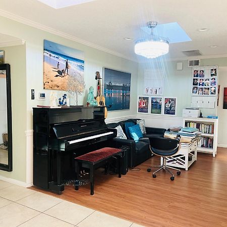 Costa Mesa Homestay - Private Rooms With 2 Shared Baths And Hosts Onsite מראה חיצוני תמונה