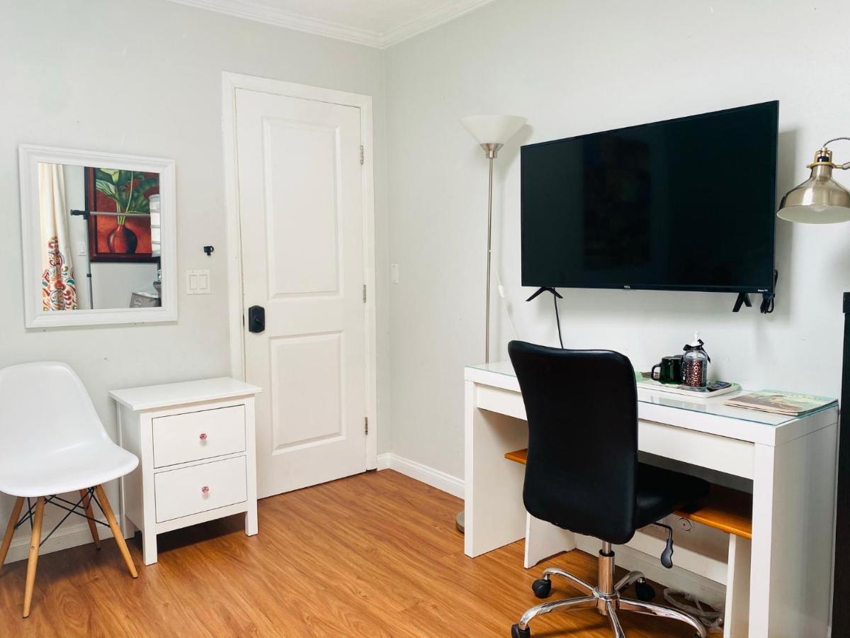 Costa Mesa Homestay - Private Rooms With 2 Shared Baths And Hosts Onsite מראה חיצוני תמונה