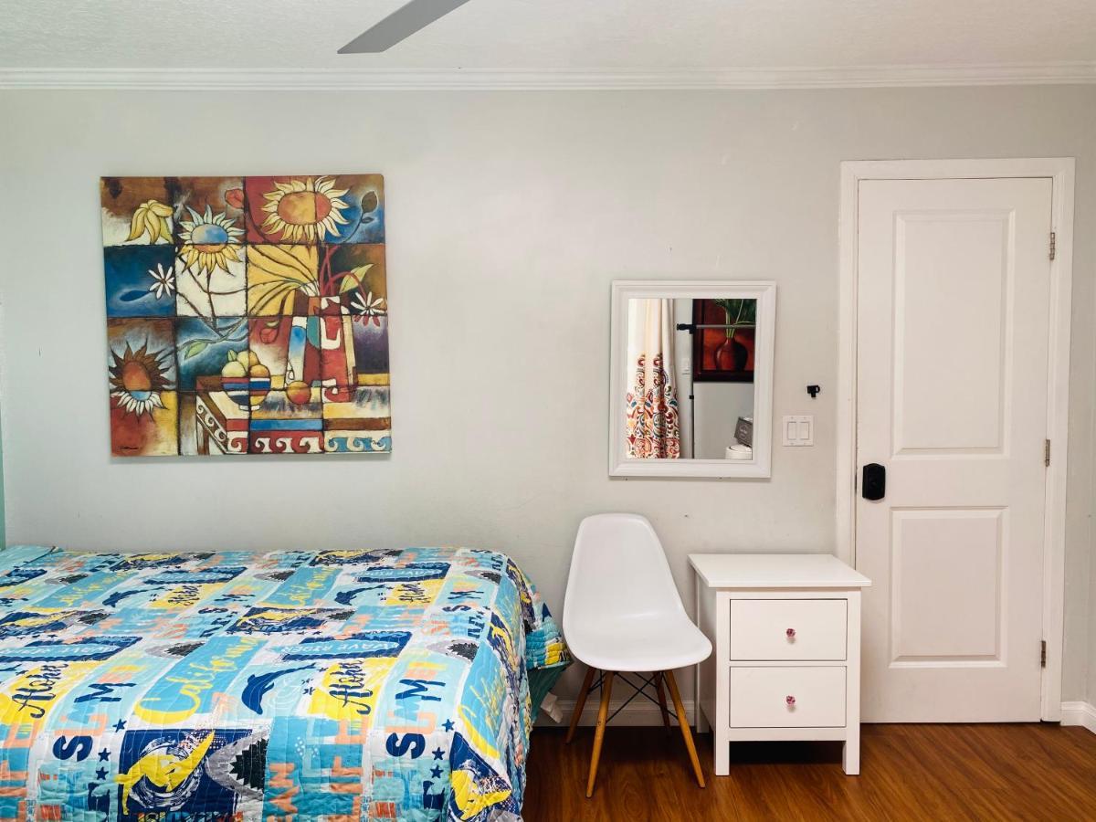 Costa Mesa Homestay - Private Rooms With 2 Shared Baths And Hosts Onsite מראה חיצוני תמונה