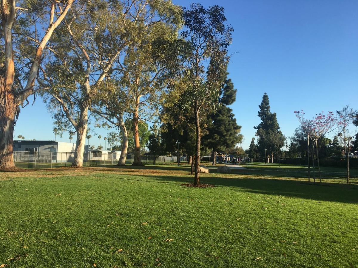 Costa Mesa Homestay - Private Rooms With 2 Shared Baths And Hosts Onsite מראה חיצוני תמונה